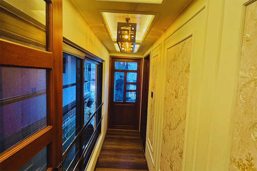 1 Bedroom Luxury Houseboat