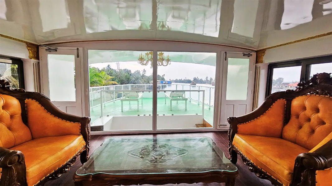 1 Bedroom Luxury Houseboat