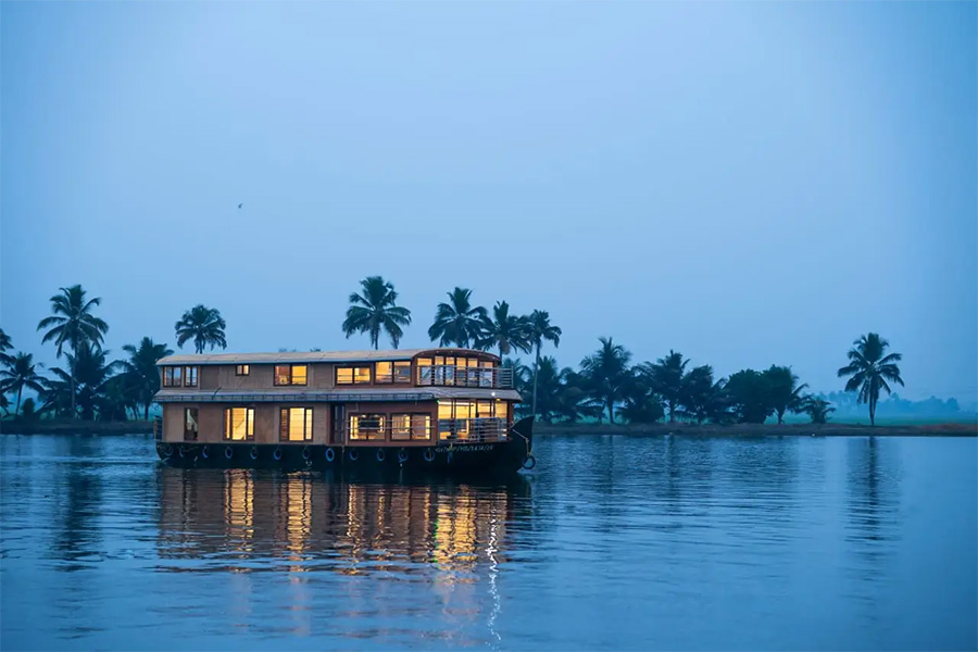 1 Bedroom Ultra Luxury Houseboat
