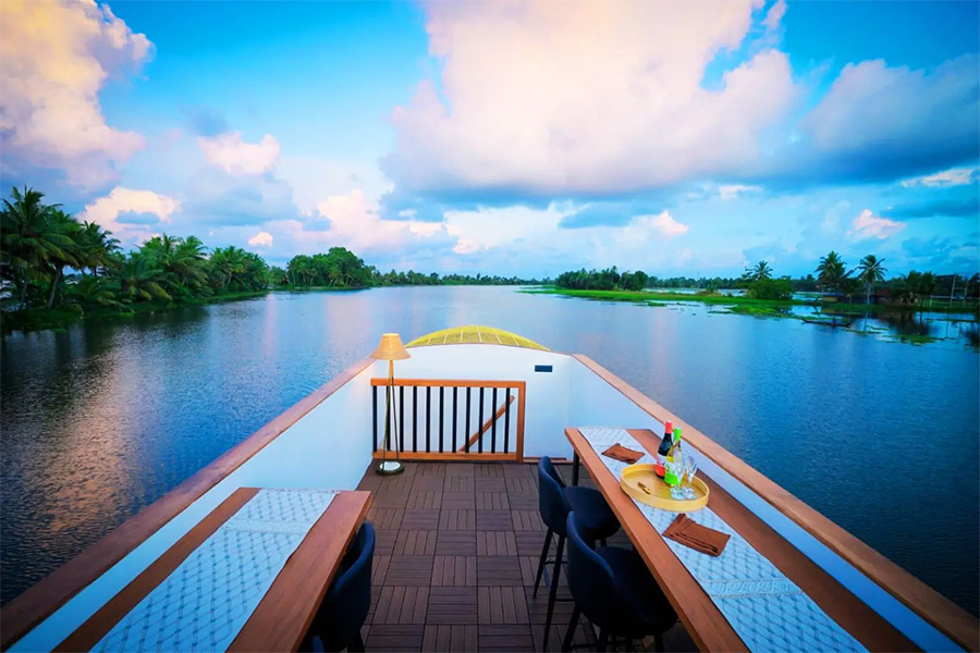 1 Bedroom Ultra Luxury Houseboat