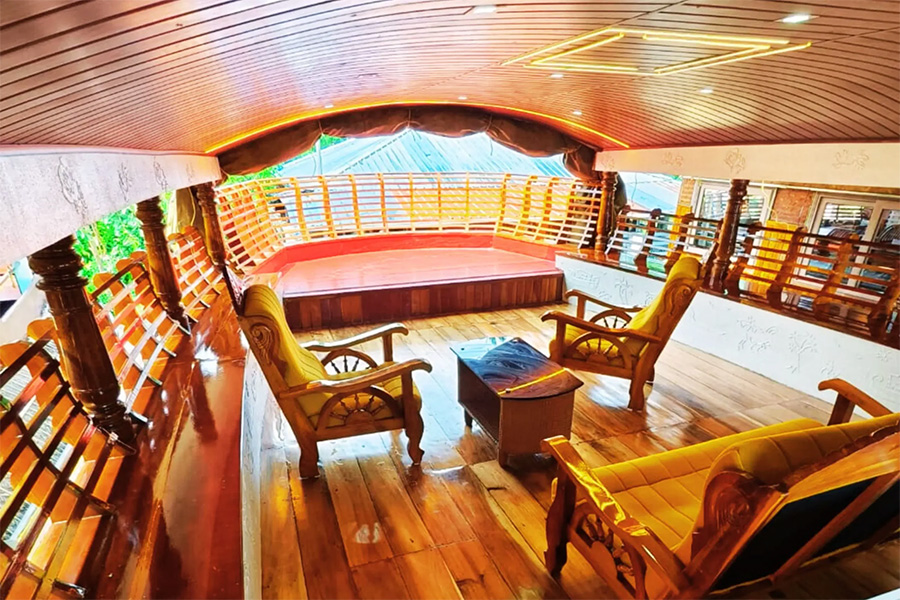 1 Bedroom Luxury Houseboat