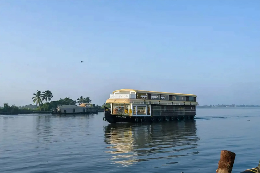 2 Bedroom Ultra Luxury Houseboat