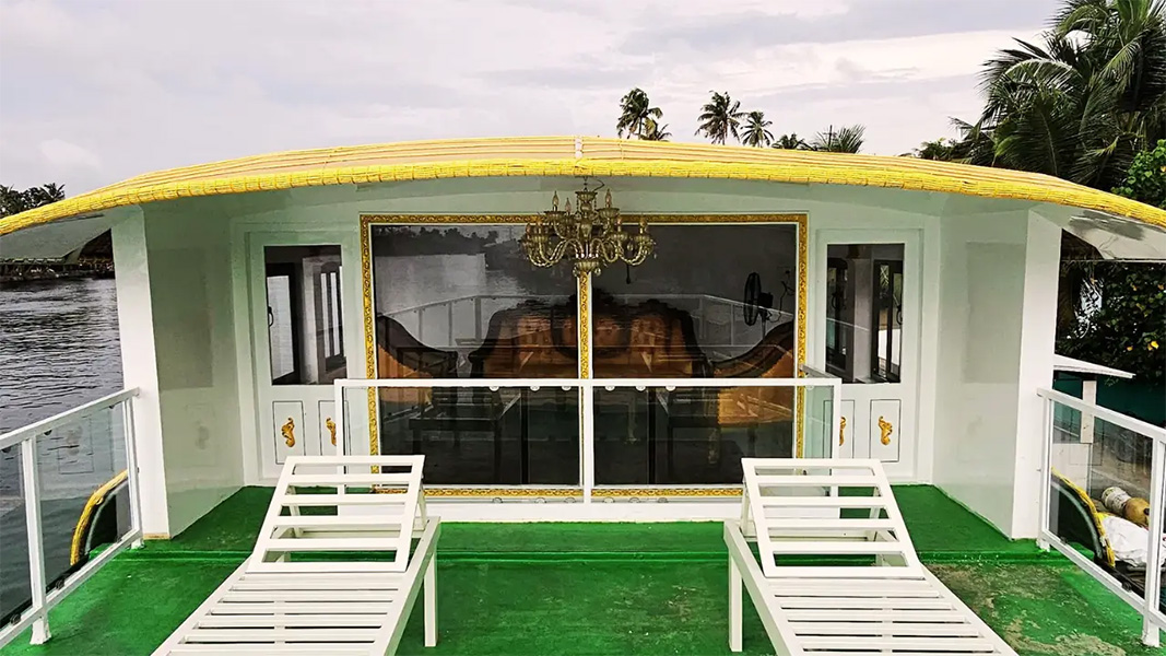 1 Bedroom Luxury Houseboat