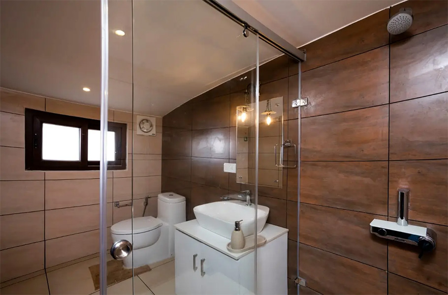 1 Bedroom Ultra Luxury Houseboat