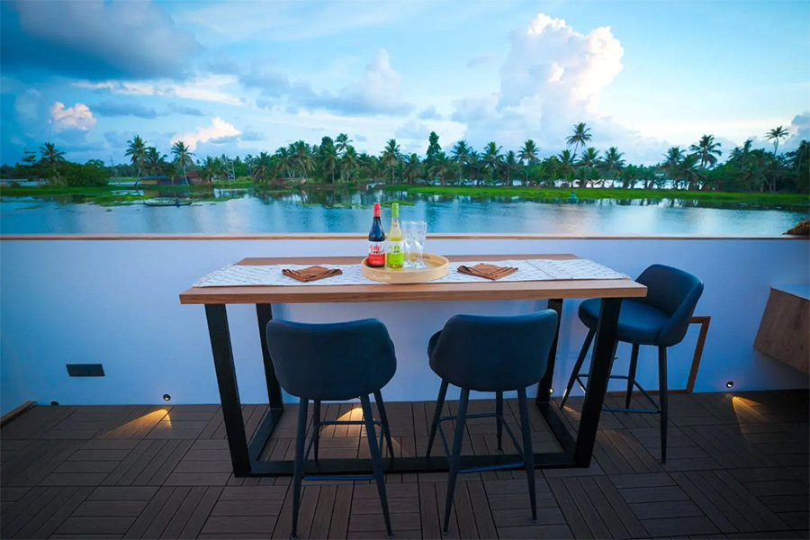 1 Bedroom Ultra Luxury Houseboat