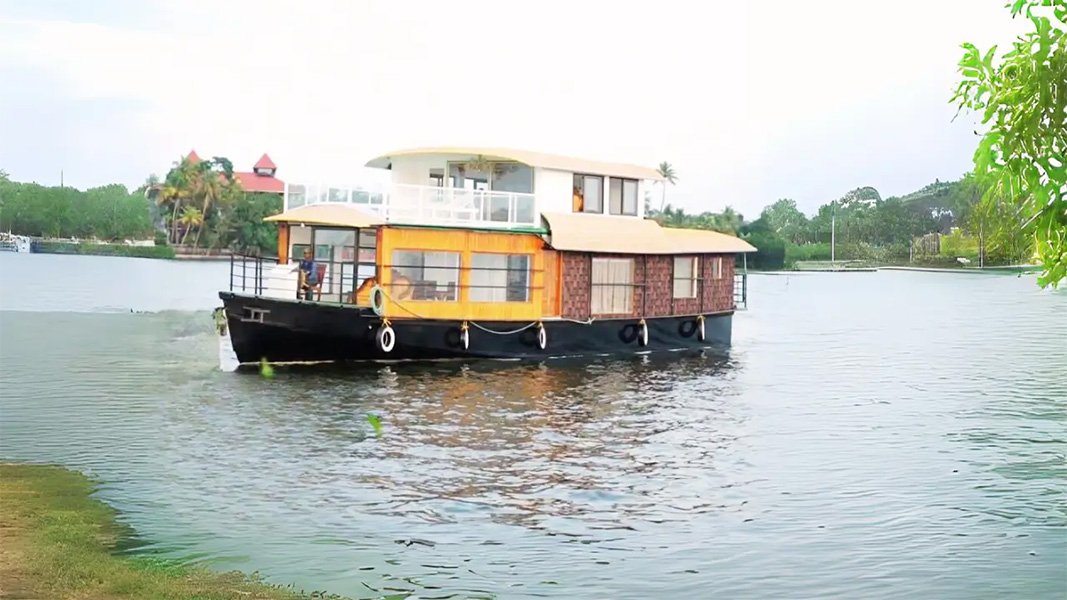 1 Bedroom Luxury Houseboat