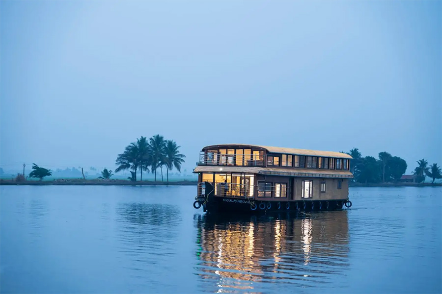 1 Bedroom Ultra Luxury Houseboat