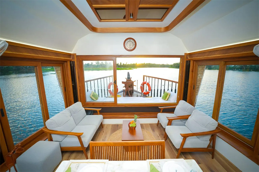 1 Bedroom Ultra Luxury Houseboat