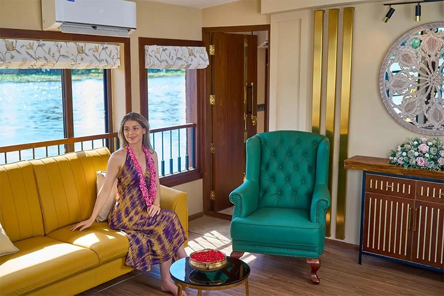 1 Bedroom Ultra Luxury Houseboat