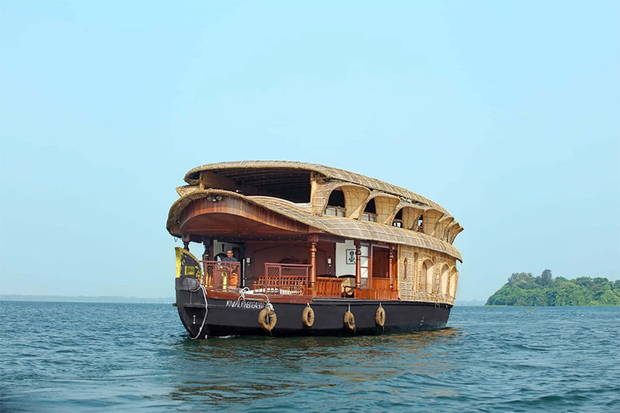 1 Bedroom Luxury Houseboat