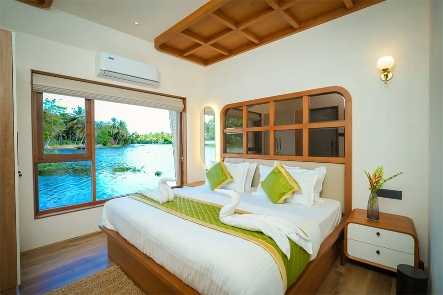 1 Bedroom Ultra Luxury Houseboat