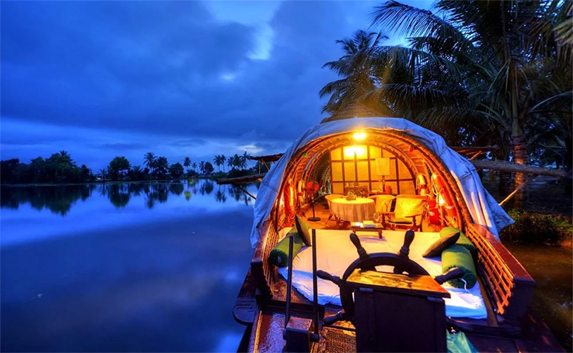 Overnight Houseboat Stay