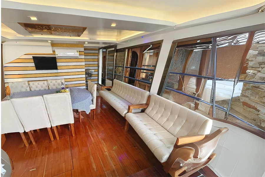 3 Bedroom Luxury Houseboat